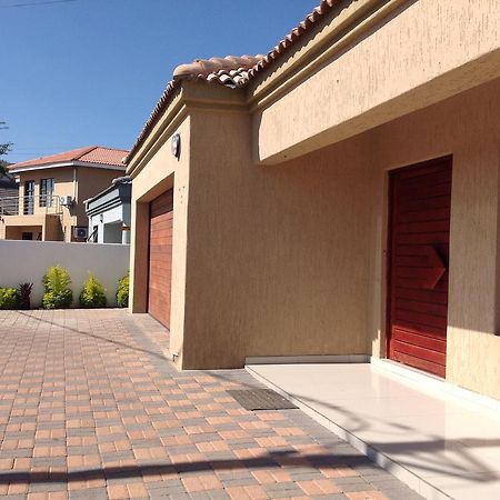 Sapphire Court Bed & Breakfast Gaborone Bagian luar foto