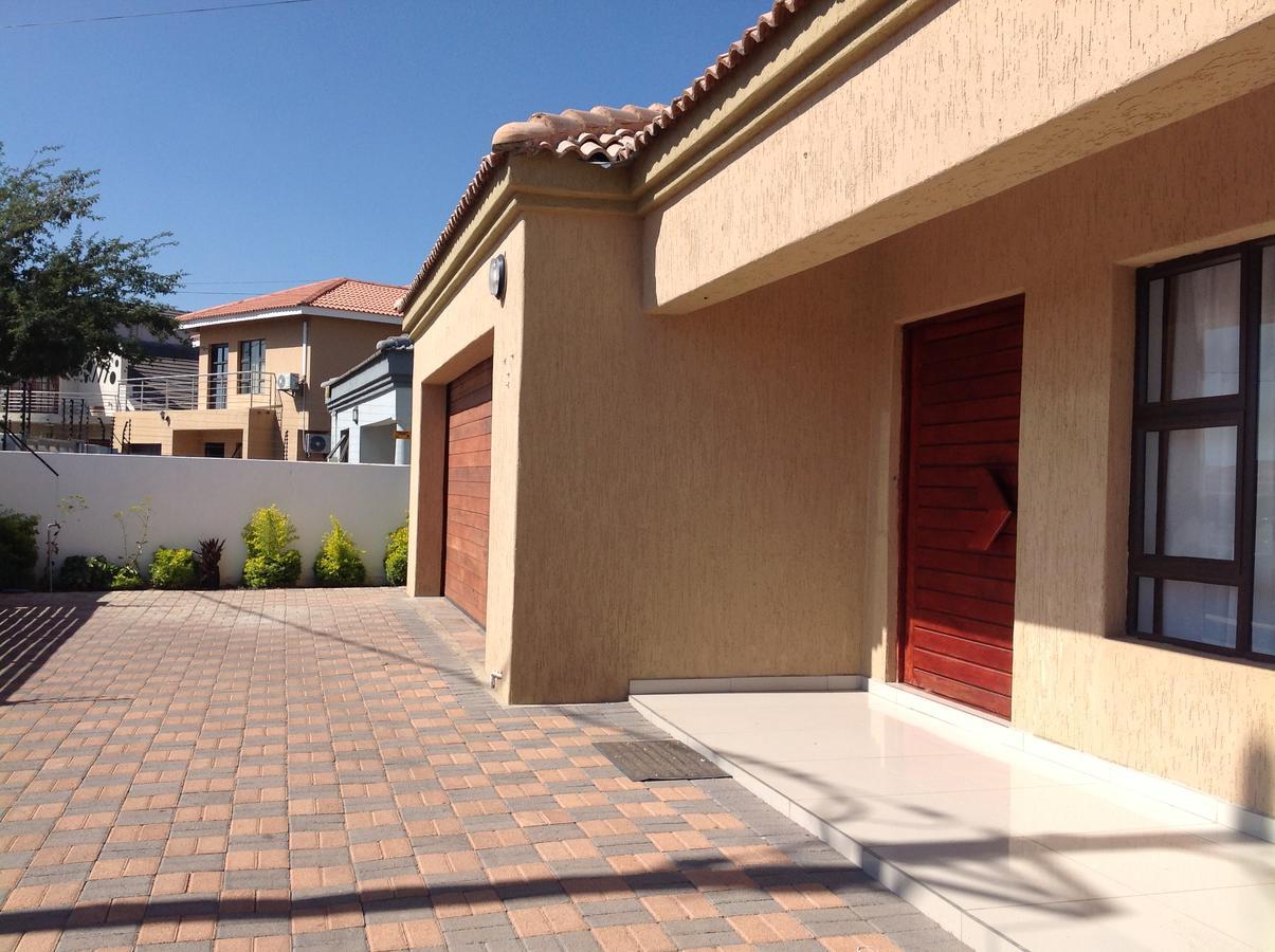 Sapphire Court Bed & Breakfast Gaborone Bagian luar foto