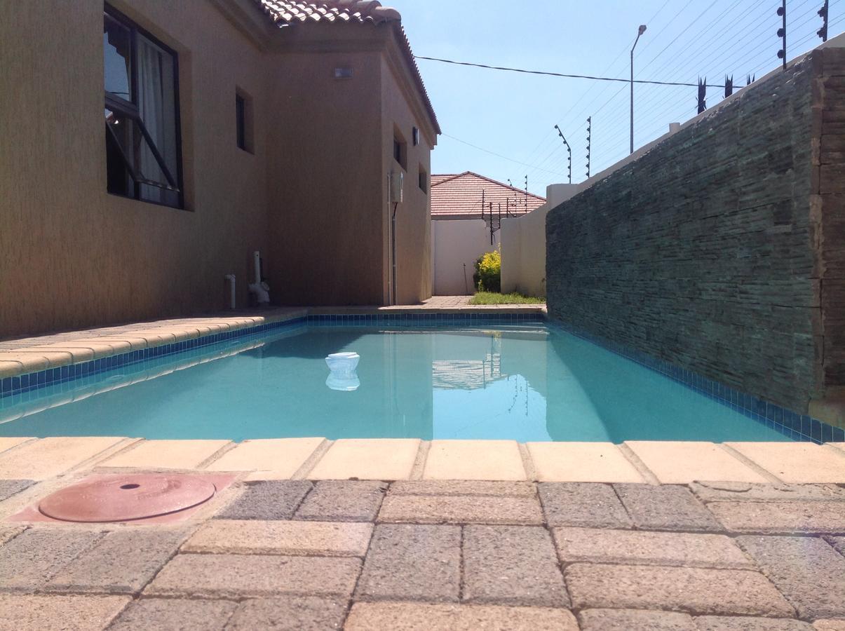 Sapphire Court Bed & Breakfast Gaborone Bagian luar foto